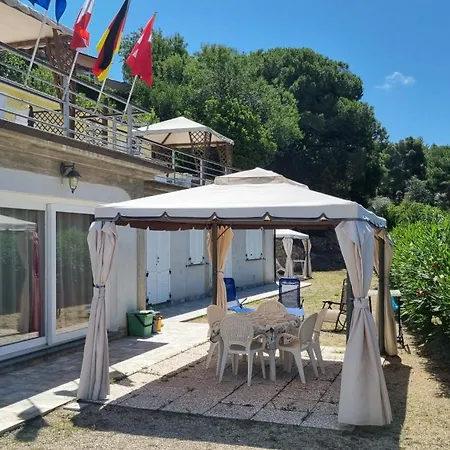 La Conchiglia Apartment *